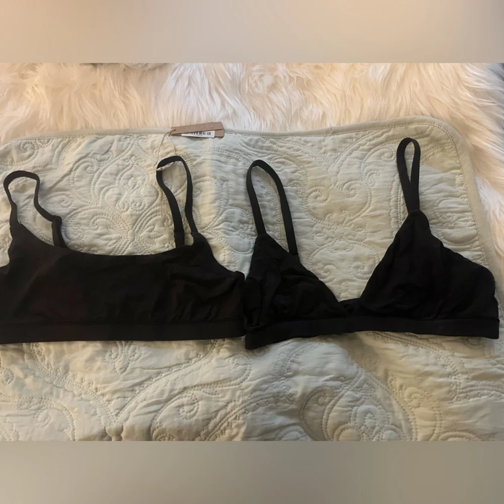 NWT Women’s SKIMS ONYX Scoop 
get crossover skims in good condition
FREE. - Picture 2 of 4